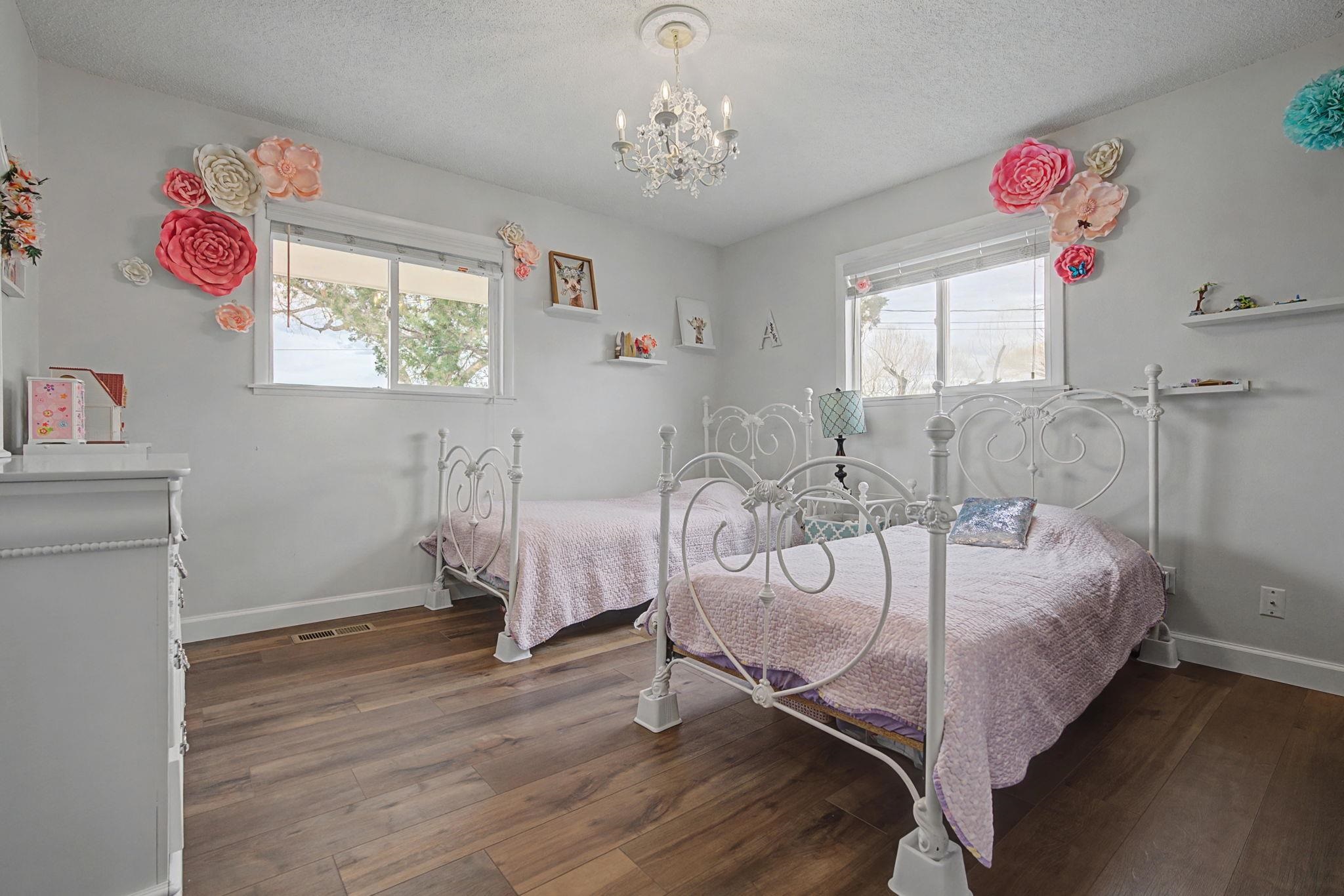 847 26 Road Grand Junction, CO 81505 - Photo 17 of 41 a bed sitting in a bedroom next to a window