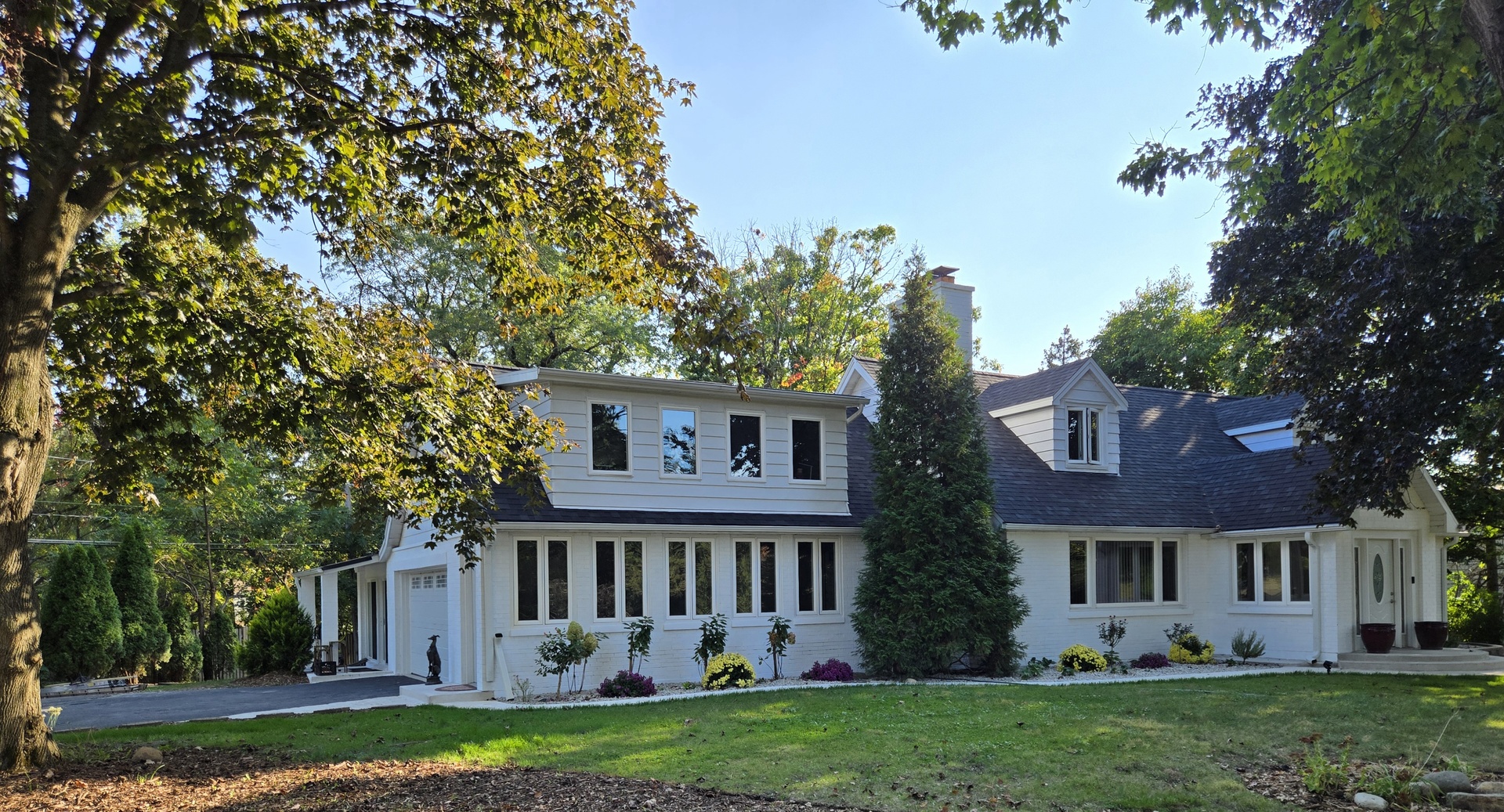 25W201 Summit Drive Naperville, IL 60563 - Photo 2 of 40 front view of house with a yard