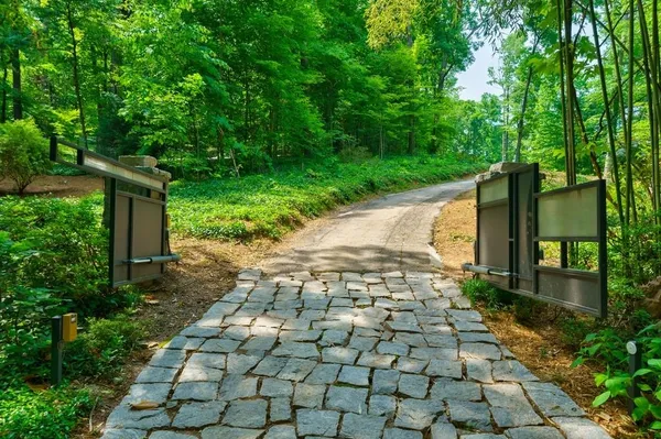 $2,650,000 | 465 Hillside Drive Northwest, Atlanta, GA 30342