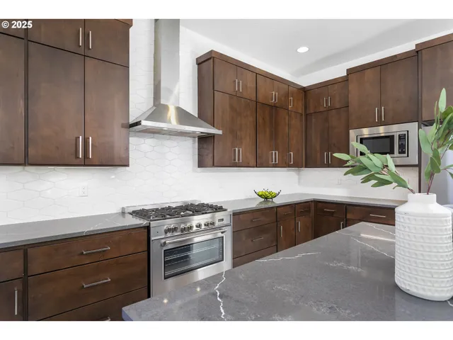 $960,000 | 27619 Southwest Marigold Terrace, Wilsonville, OR 97070