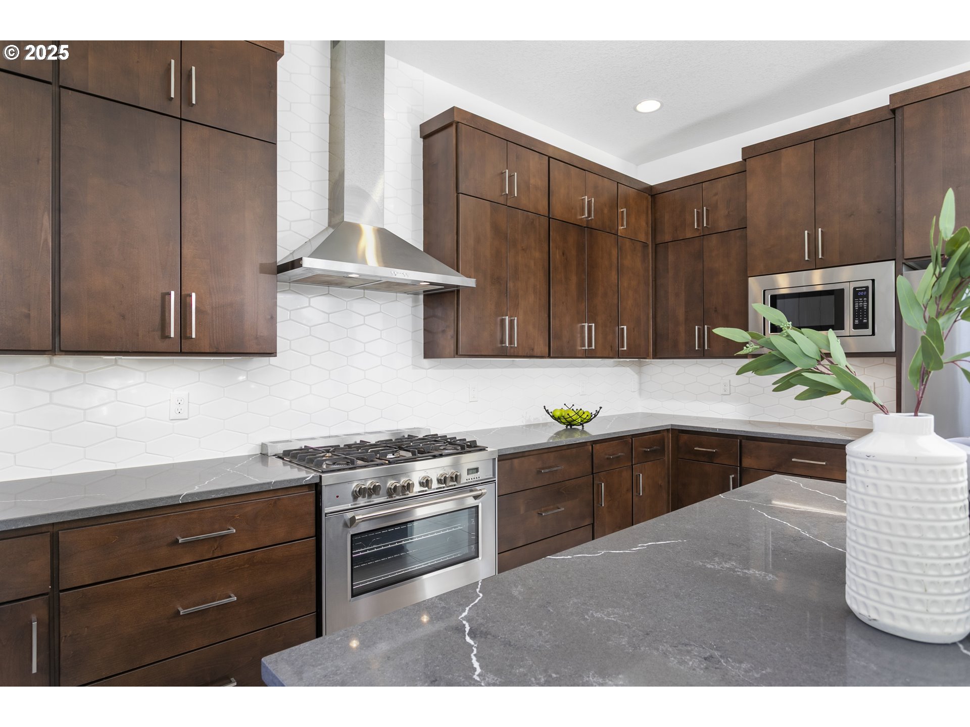 27619 Southwest Marigold Terrace Wilsonville, OR 97070 - Photo 11 of 33