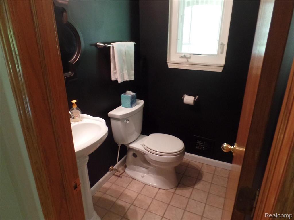 43820 Ascot Road Canton, MI 48187 - Photo 17 of 24
