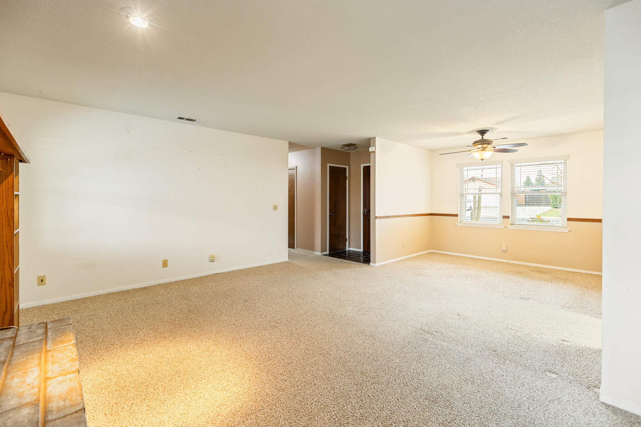 812 Woods Place Exeter, CA 93221 - Photo 11 of 47 11 Living Room