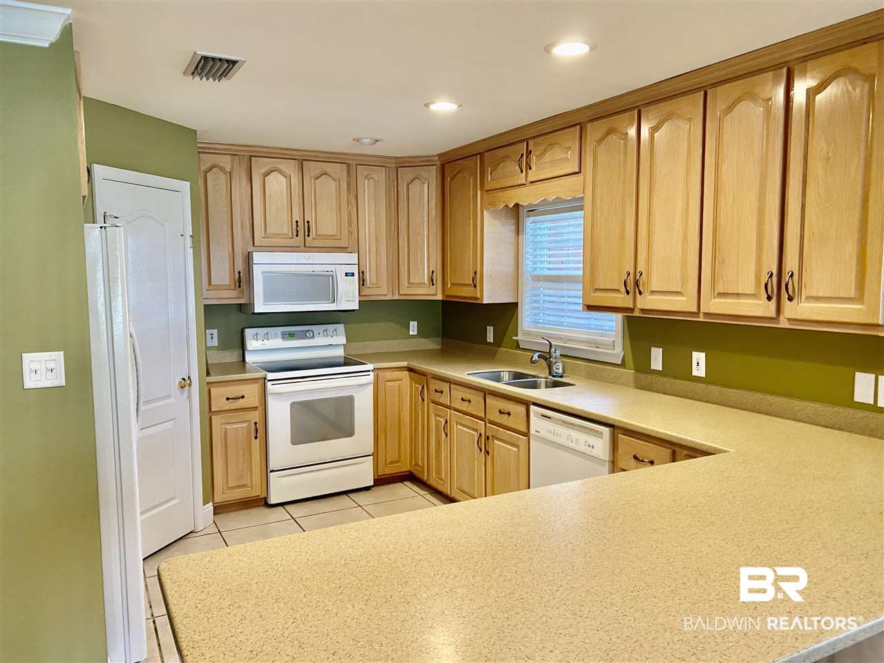 9306 Greenleaf Drive Daphne, AL 36527 - Photo 6 of 21