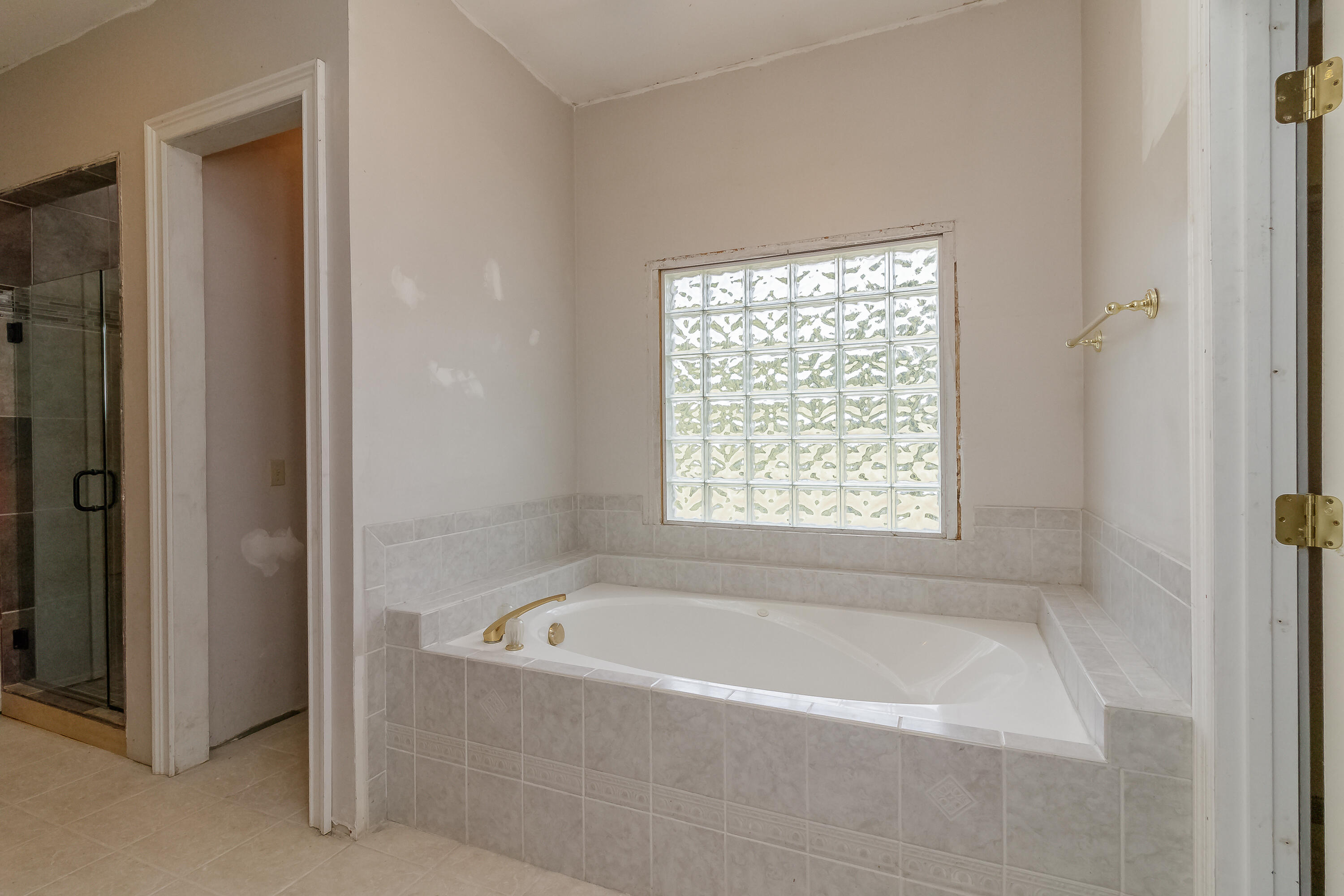 2177 Lake Howard Road LaFayette, GA 30728 - Photo 22 of 52 Master Bathroom