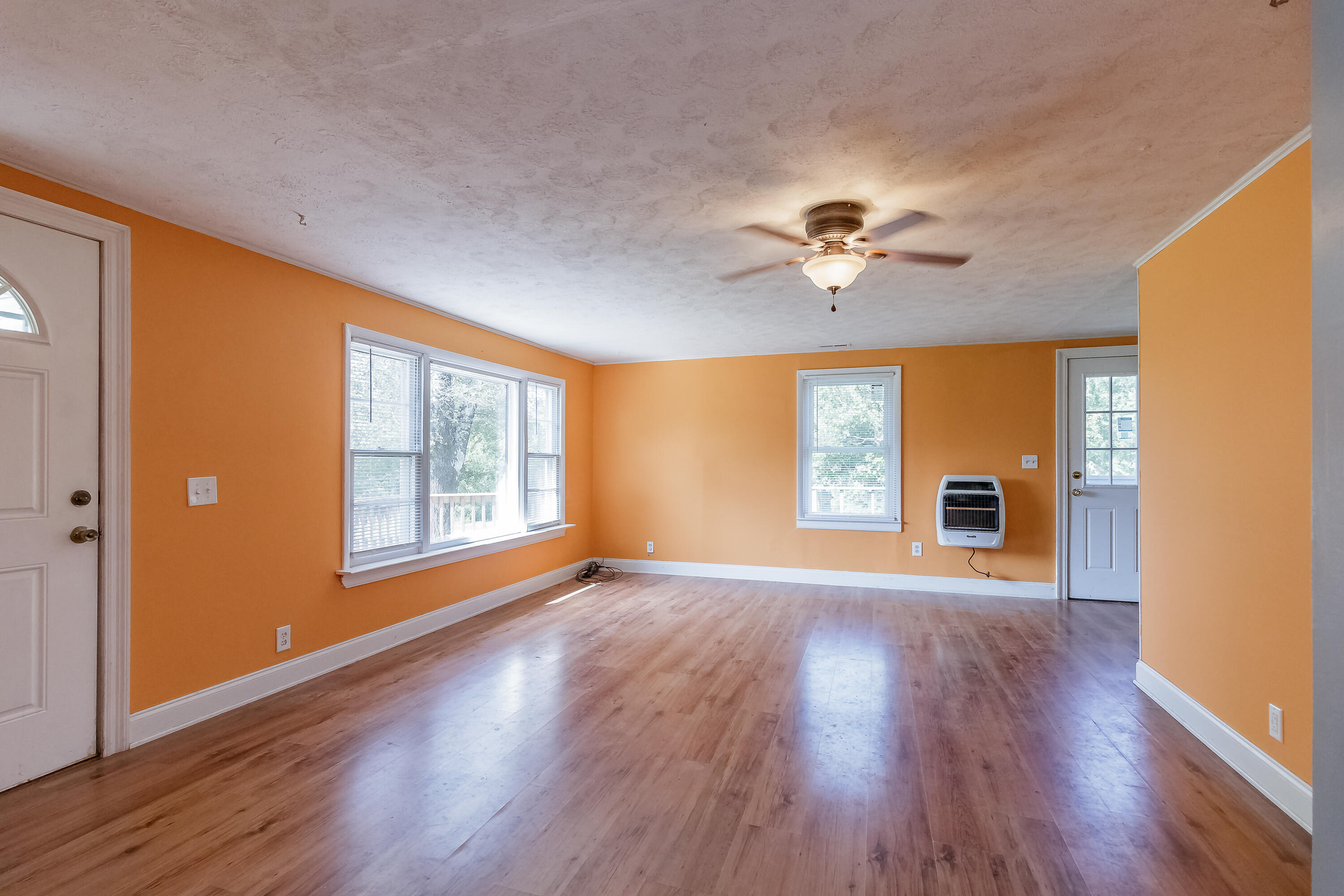 2177 Lake Howard Road LaFayette, GA 30728 - Photo 4 of 52 Living Room