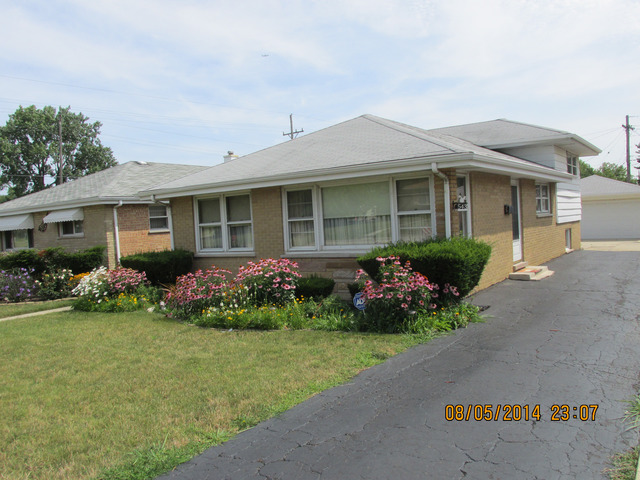 543 Iroquois Road Hillside, IL 60162 - Photo 1 of 14