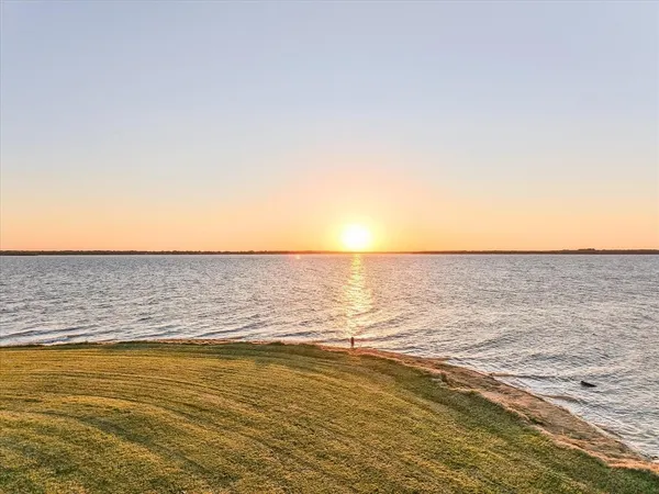 $1,625,000 | 417 Pecan Point Drive, Kerens, TX 75144