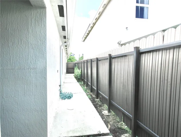 $2,700 | 561 Northeast 6th Place, Florida City, FL 33034