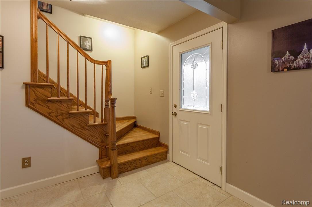 3765 West Schafer Road Pinckney, MI 48169 - Photo 6 of 36 IMG_2887.jpg