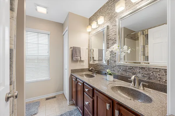 $425,000 | 1401 South Fairfield Avenue, Lombard, IL 60148