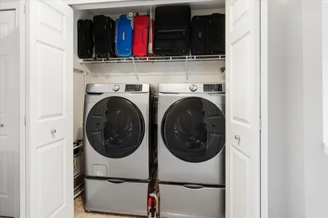 a view of a bedroom with washer and dryer