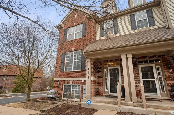 $425,000 | 1401 South Fairfield Avenue, Lombard, IL 60148