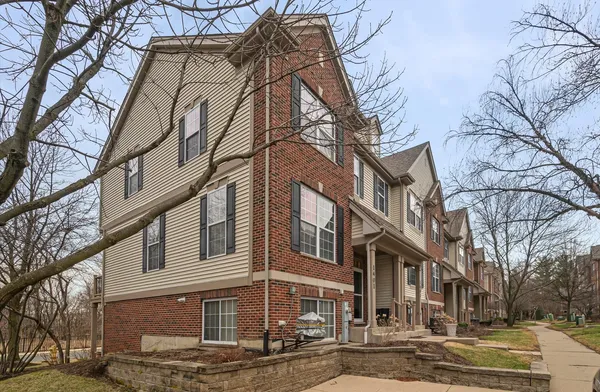 $425,000 | 1401 South Fairfield Avenue, Lombard, IL 60148