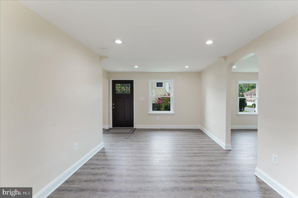 726 Brookhaven Road Wallingford, PA 19086 - Photo 11 of 43 Living Room