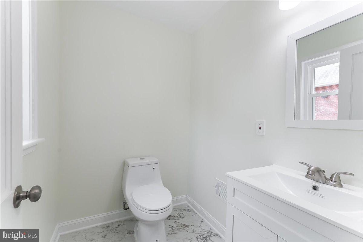 726 Brookhaven Road Wallingford, PA 19086 - Photo 22 of 43 First Floor Powder Room