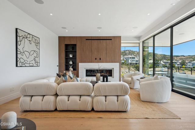 $12,900,000 | 461 Lake Sherwood Drive, Westlake Village, CA 91361