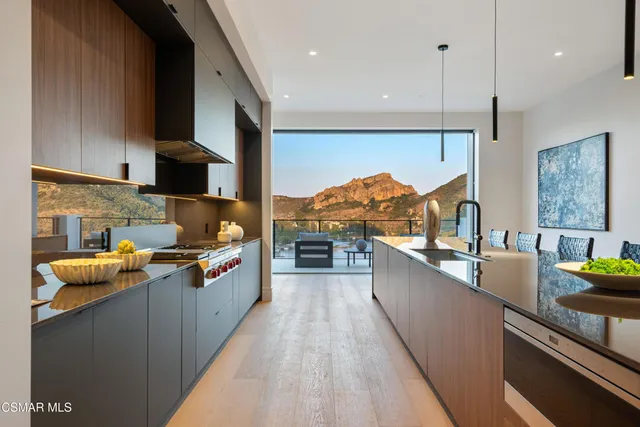 $12,900,000 | 461 Lake Sherwood Drive, Westlake Village, CA 91361