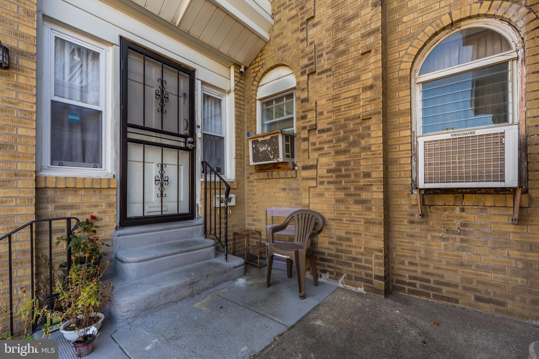 258 Wembly Road Upper Darby, PA 19082 - Photo 3 of 26