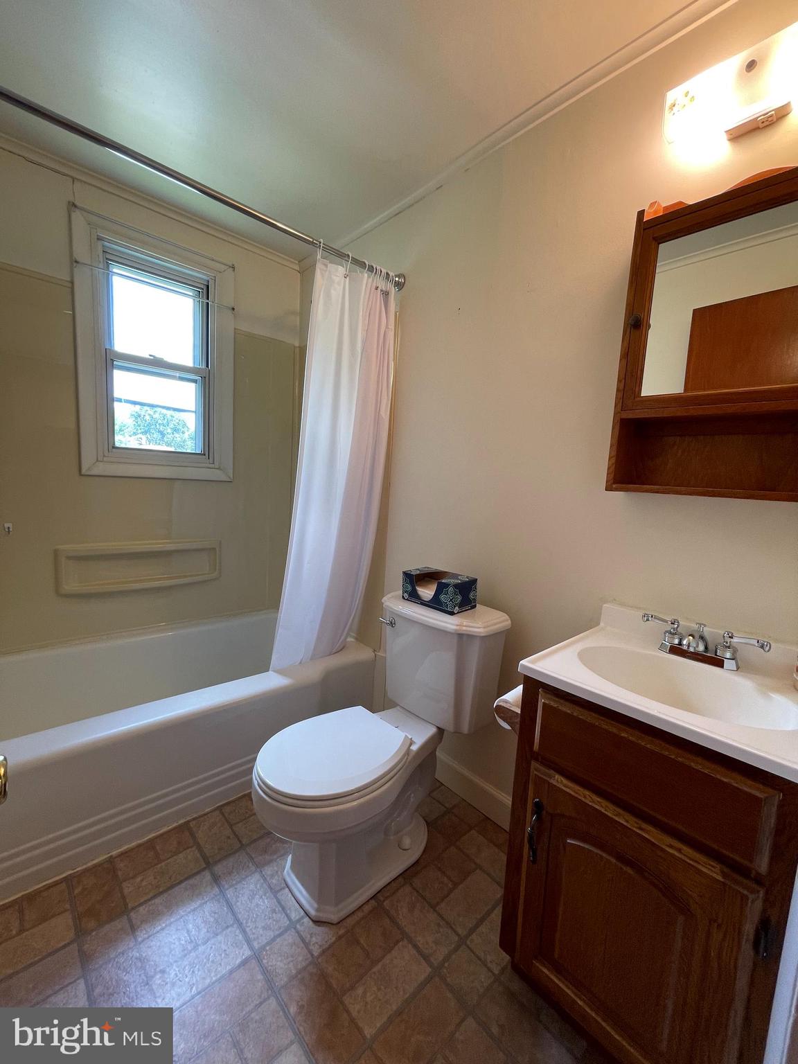 4901 Brookwood Road Baltimore, MD 21225 - Photo 14 of 39 Main floor full bath