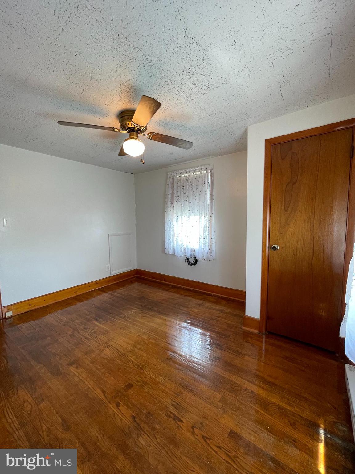 4901 Brookwood Road Baltimore, MD 21225 - Photo 21 of 39 Upstairs 2nd bedroom
