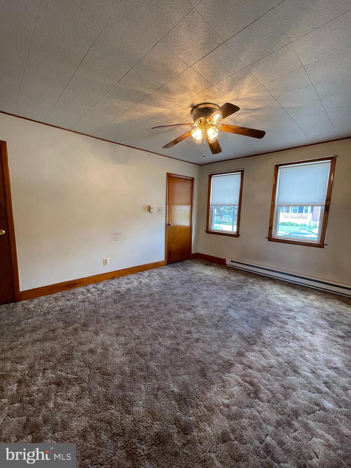 4901 Brookwood Road Baltimore, MD 21225 - Photo 4 of 39 Main floor living room