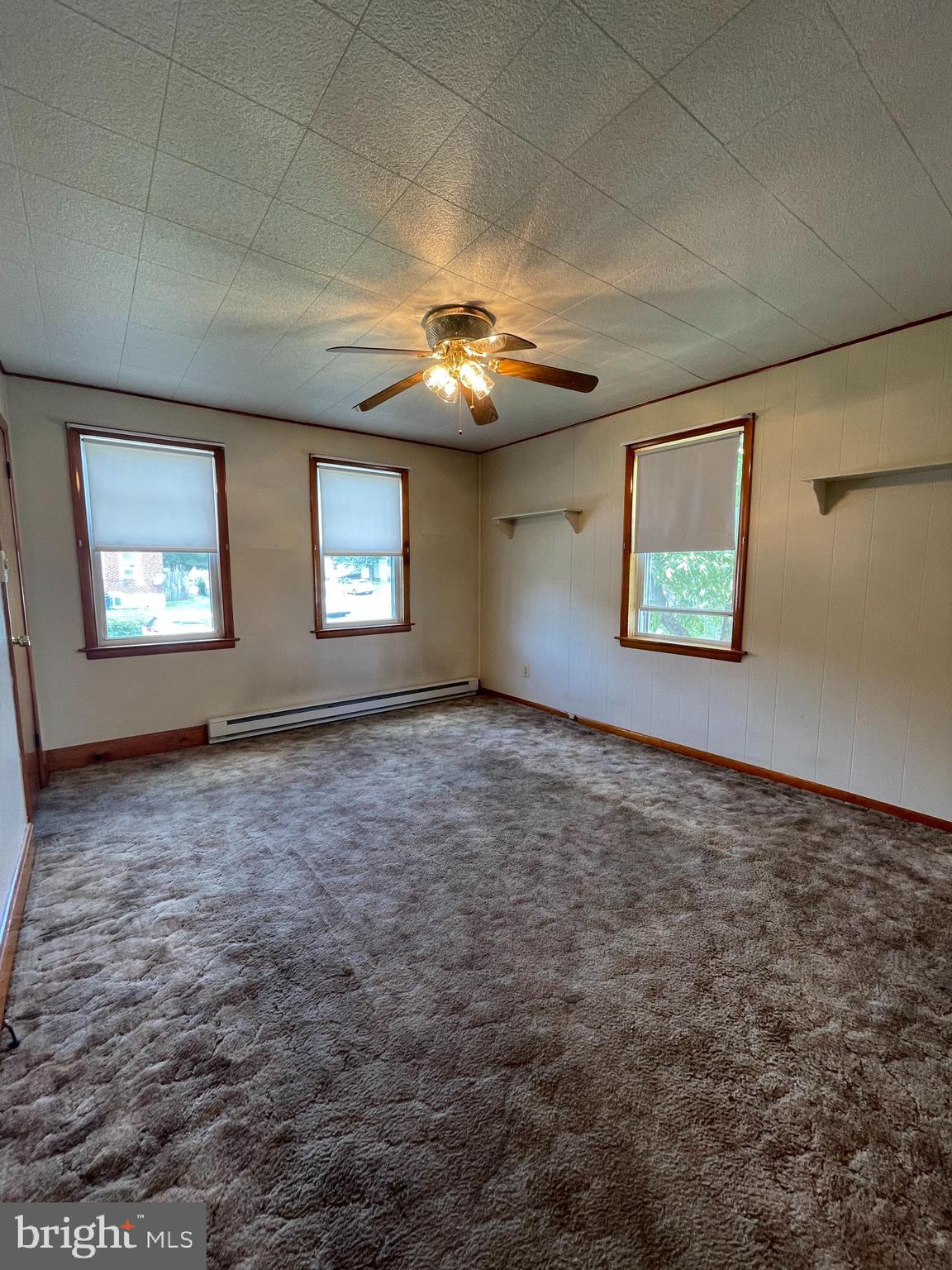 4901 Brookwood Road Baltimore, MD 21225 - Photo 5 of 39 Living room