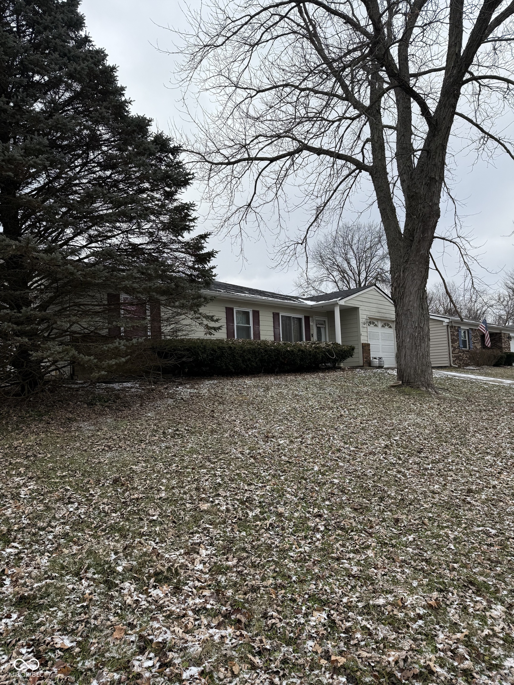 7746 Inverness Drive Indianapolis, IN 46237 - Photo 2 of 4