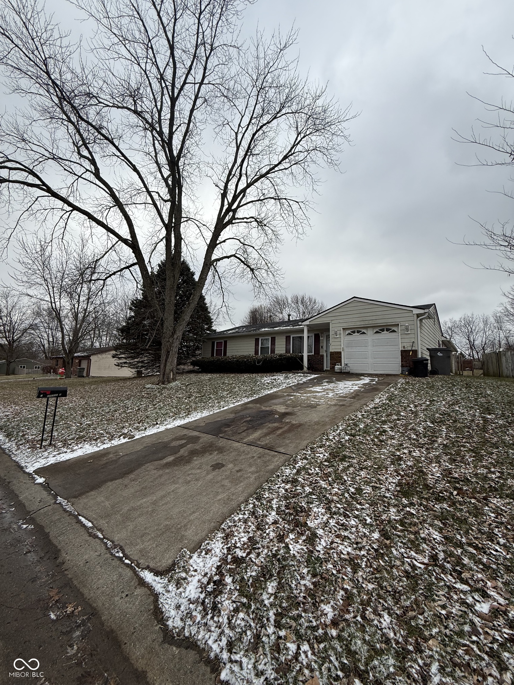 7746 Inverness Drive Indianapolis, IN 46237 - Photo 3 of 4