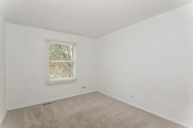 4201 Cumnor Road Downers Grove, IL 60515 - Photo 9 of 10 an empty room with a window