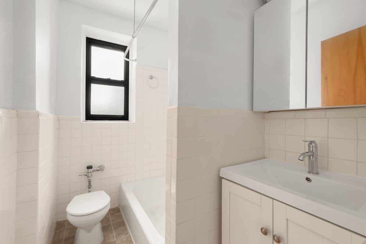 245 East 37th Street, Unit 3H Manhattan, NY 10016 - Photo 5 of 7