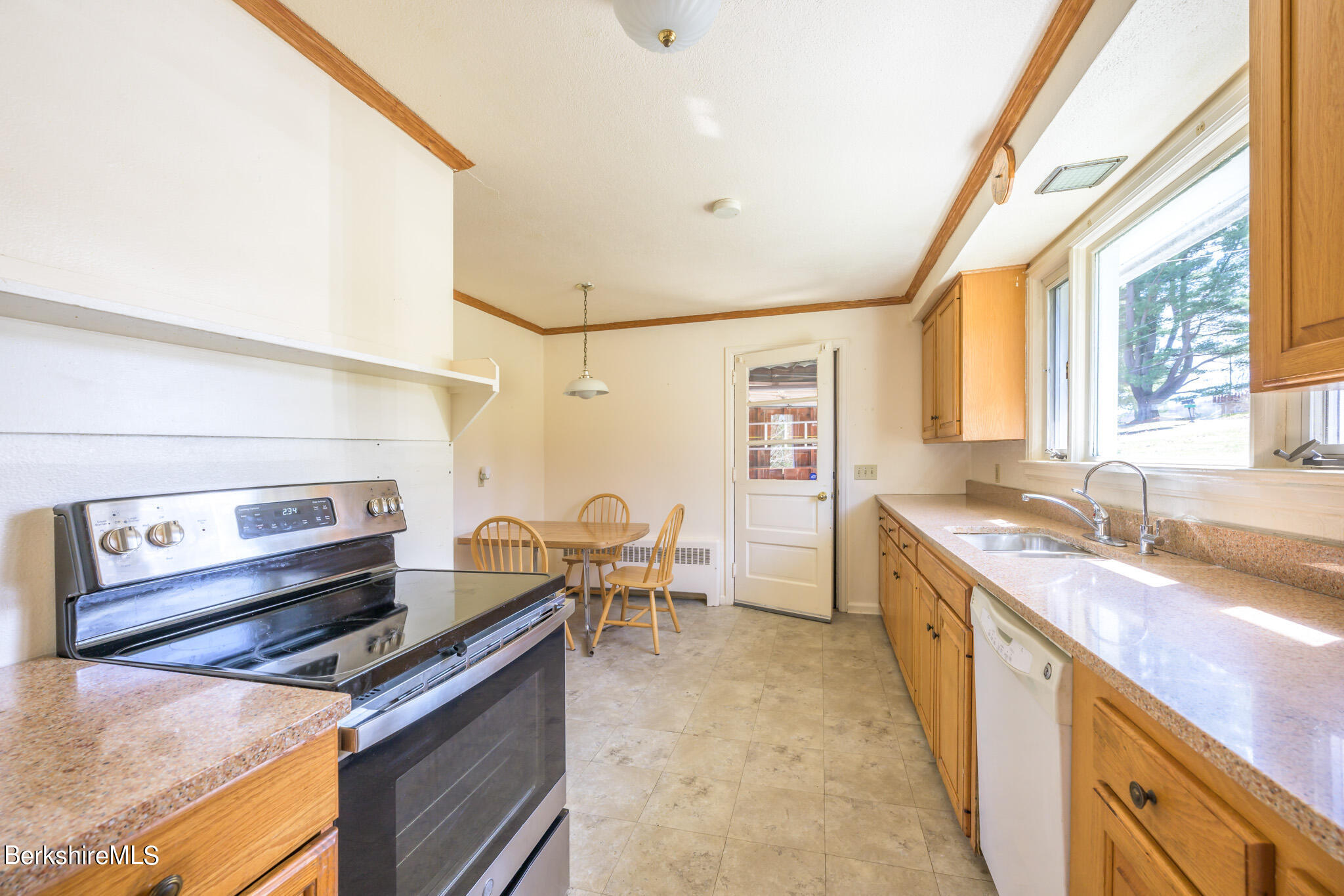 30 Partridge Road Pittsfield, MA 01201 - Photo 10 of 25 Eat-in kitchen