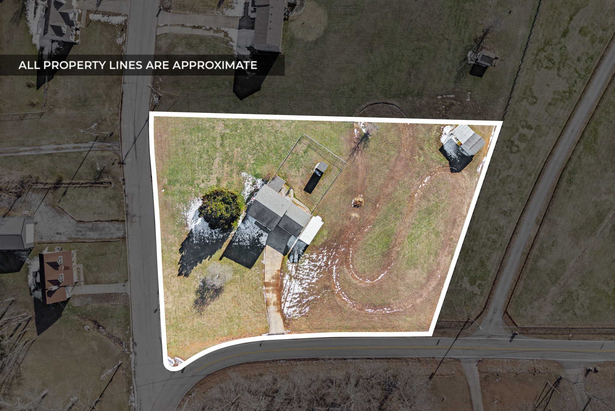 393 Martin Road Clarksville, TN 37042 - Photo 3 of 41