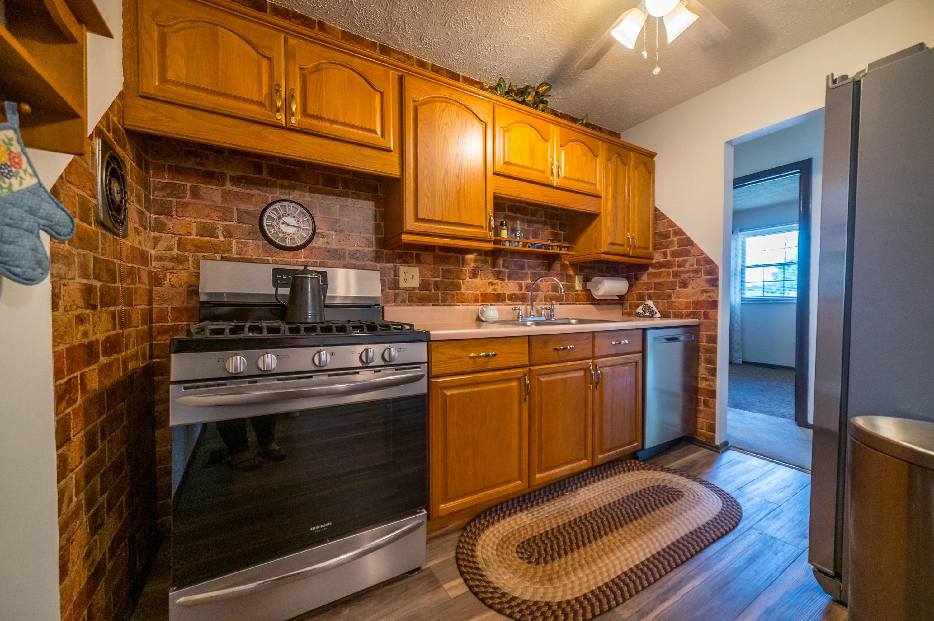 1930 Fleming Road Columbus, OH 43232 - Photo 9 of 17 DSC_1807