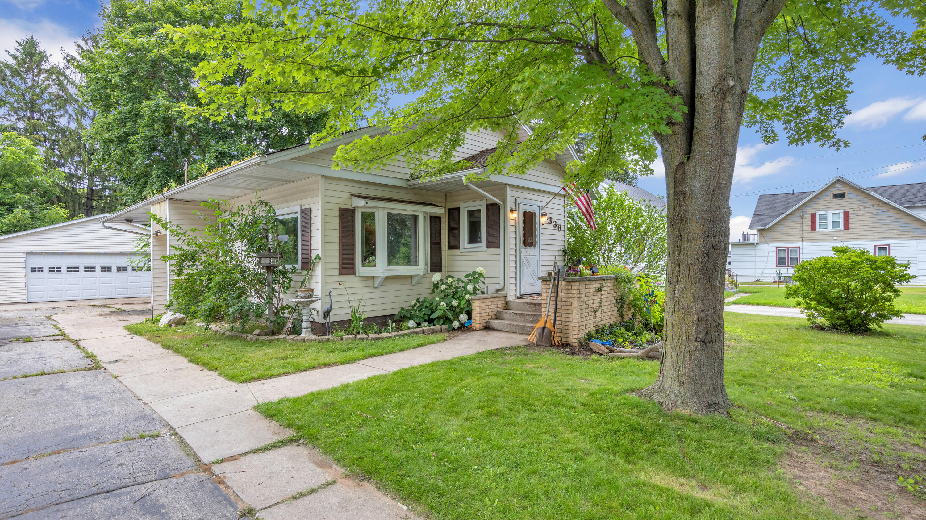 1336 West Washington Avenue Cleveland, WI 53015 - Photo 1 of 1 Front Yard 1-3