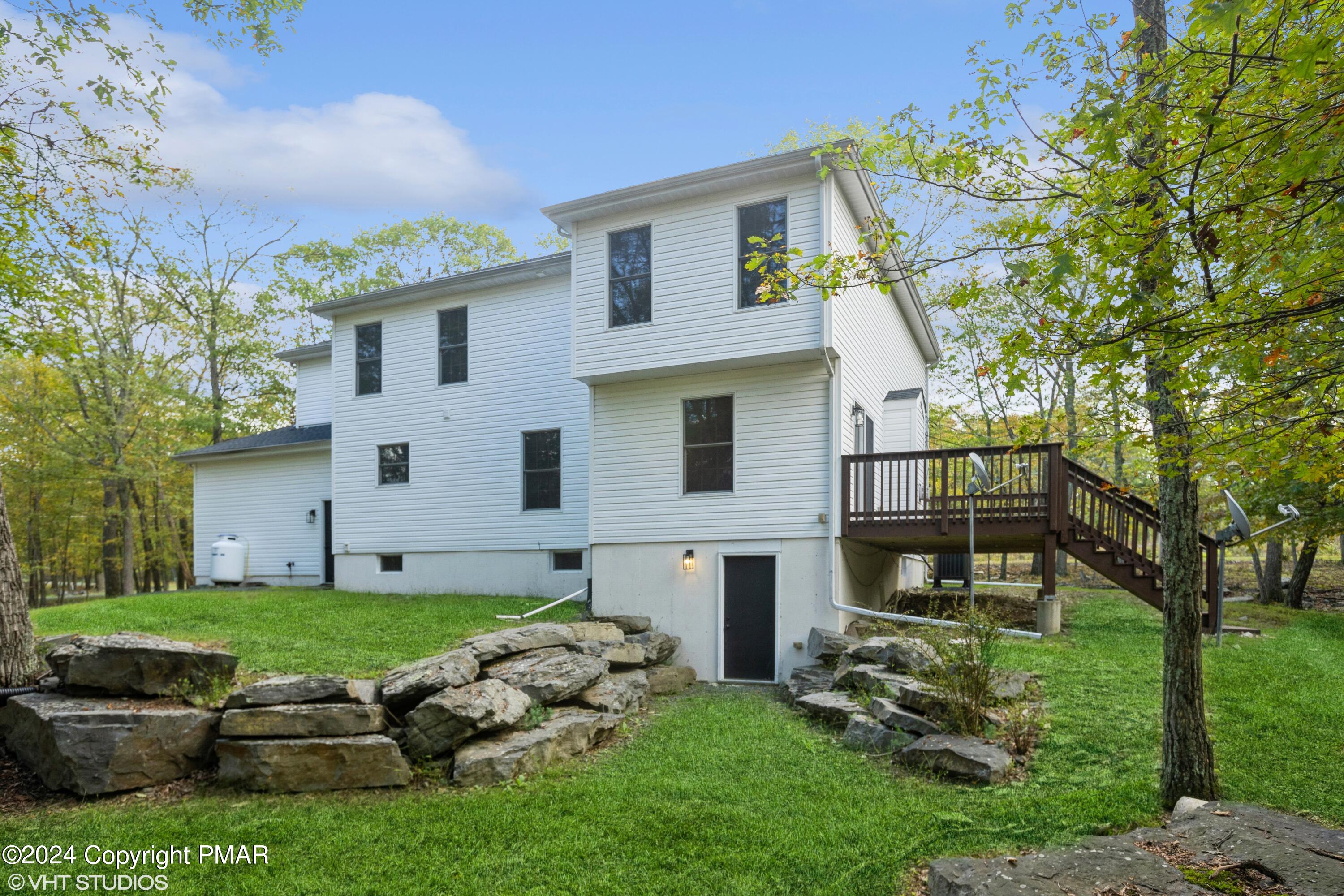 2196 Cardinal Drive Bushkill, PA 18324 - Photo 3 of 15 15_2196CardinalDr_59_RearView_HiRes