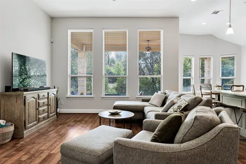 $675,000 | 106 Maxwell Way, Unit 33, Austin, TX 78738