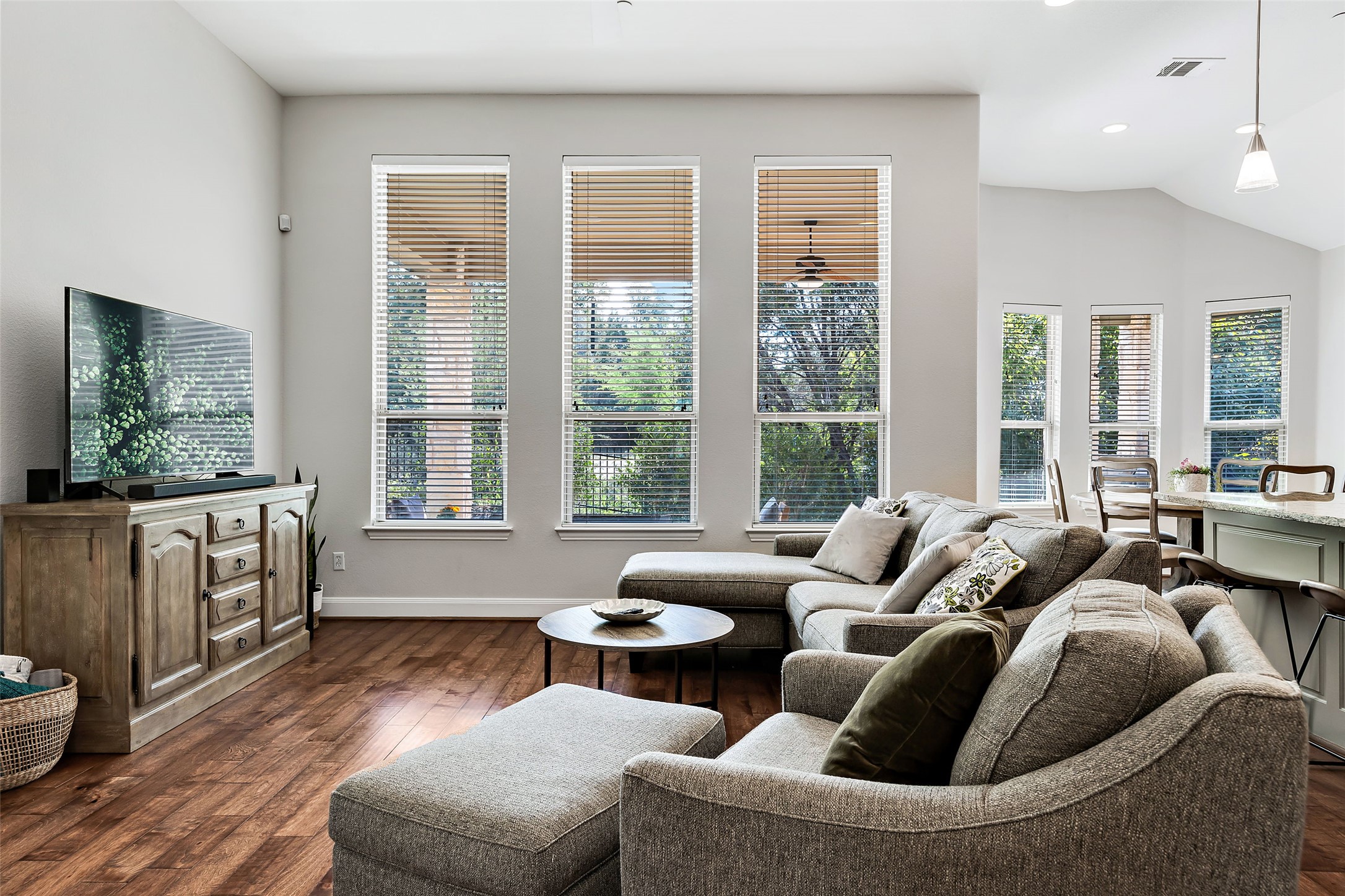 106 Maxwell Way, Unit 33 Austin, TX 78738 - Photo 5 of 40 Living area with high ceilings