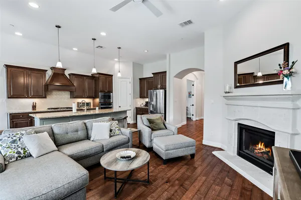 $675,000 | 106 Maxwell Way, Unit 33, Austin, TX 78738