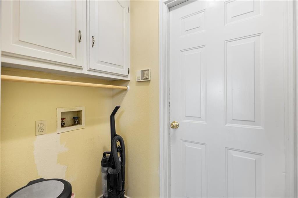 2824 Crestview Avenue Tyler, TX 75701 - Photo 18 of 39 a bathroom with a sink