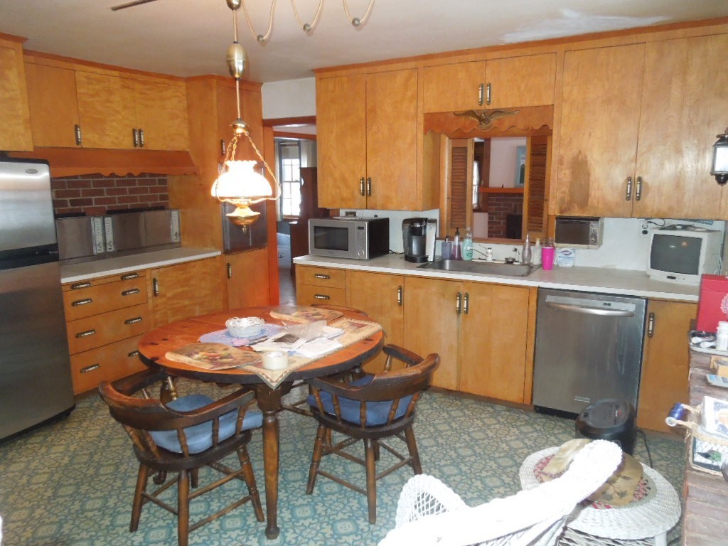 8 Murray Hill Road Chelmsford, MA 01824 - Photo 4 of 23