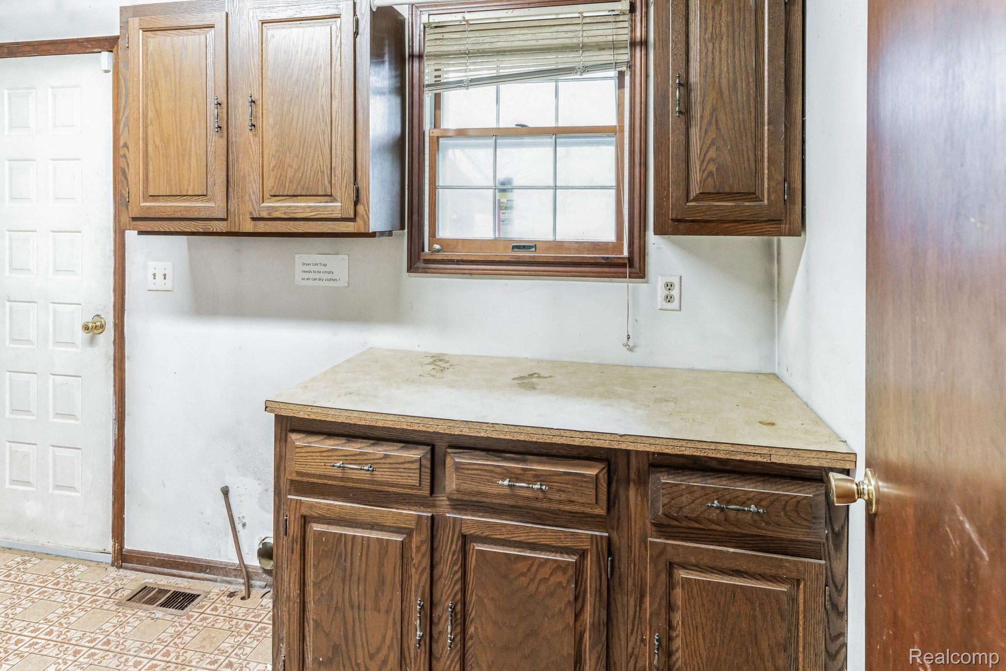 8061 Corunna Road Flint, MI 48532 - Photo 10 of 25 Gallery Image 10