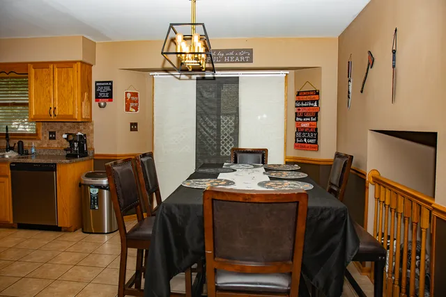 $359,900 | 6916 Astoria Drive, Plainfield, IL 60586