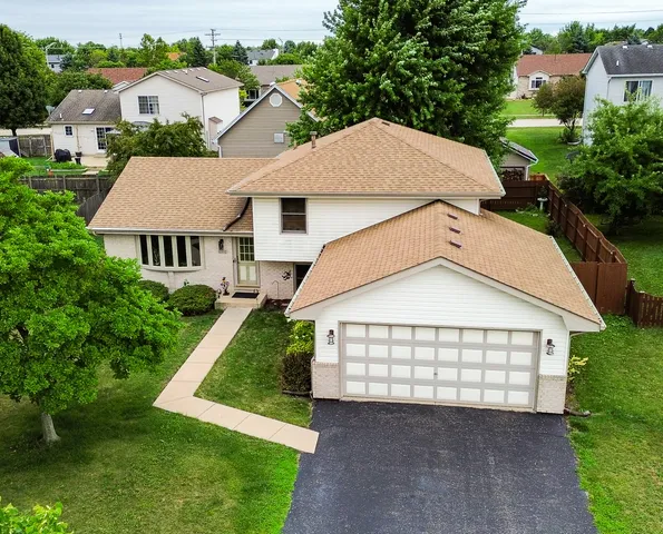 $359,900 | 6916 Astoria Drive, Plainfield, IL 60586