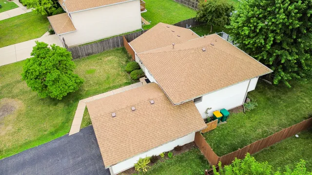 $359,900 | 6916 Astoria Drive, Plainfield, IL 60586