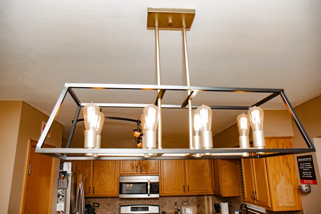 $359,900 | 6916 Astoria Drive, Plainfield, IL 60586