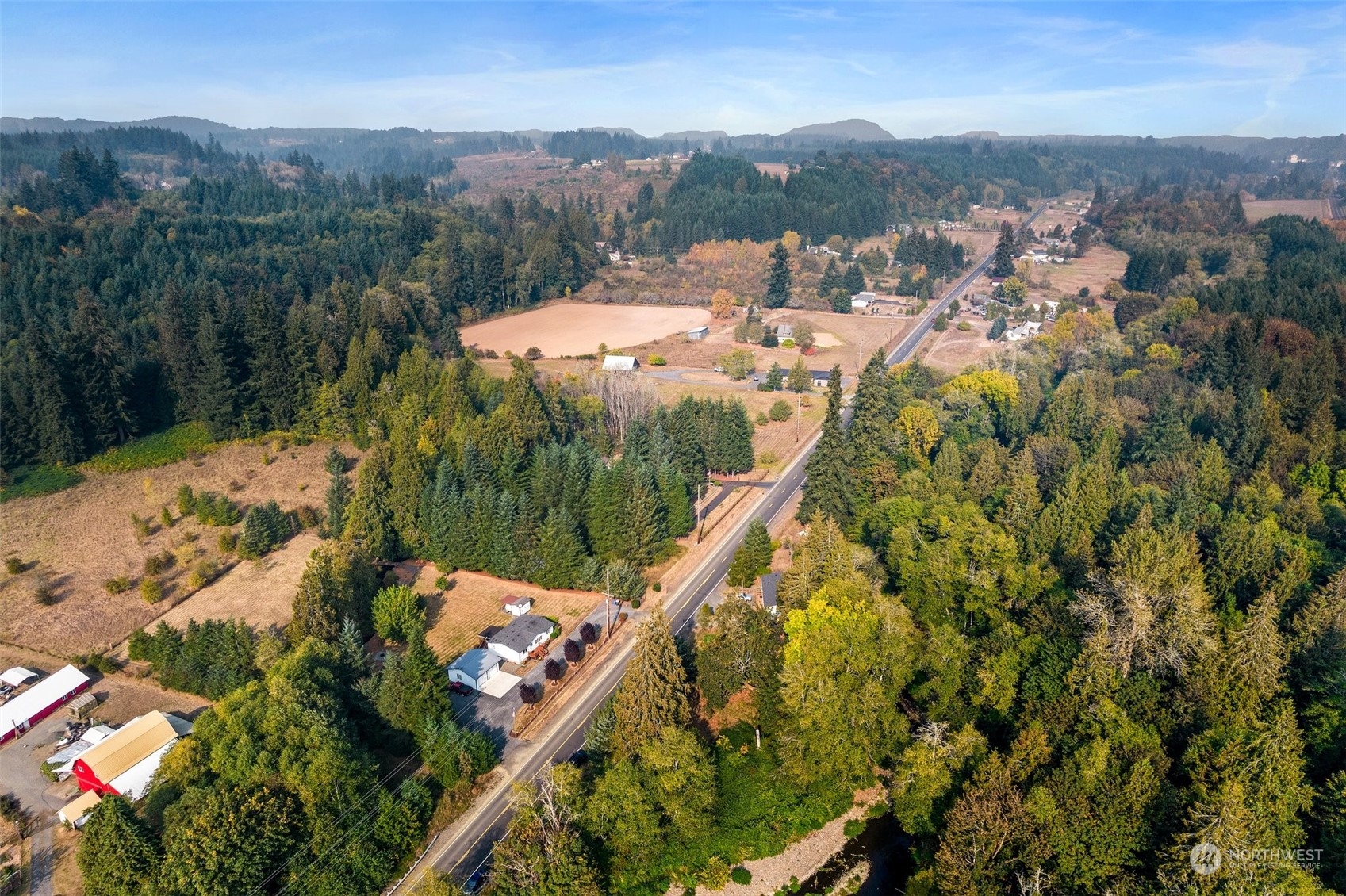824 Winlock-Vader Road Winlock, WA 98596 - Photo 5 of 36 a view of a city and mountains
