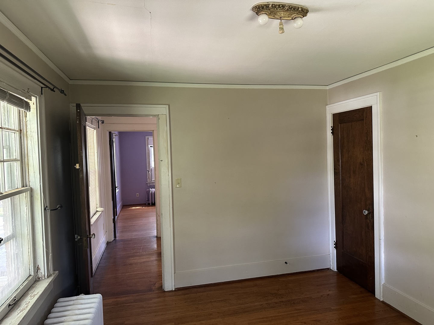 1418 North Sheridan Road Peoria, IL 61606 - Photo 20 of 34 an empty room with wooden floor and windows