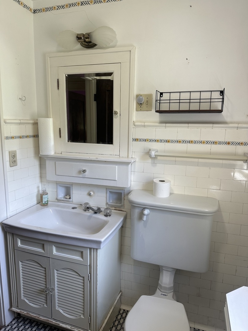 1418 North Sheridan Road Peoria, IL 61606 - Photo 29 of 34 a bathroom with a sink toilet and mirror