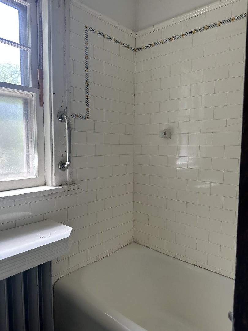 1418 North Sheridan Road Peoria, IL 61606 - Photo 30 of 34 a bathroom with a sink and a shower